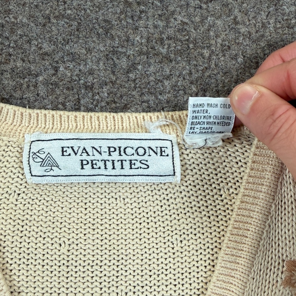 VTG Cream Short Sleeve V-Neck Cardigan Sweater Womens XS/S P Embroidered Florals - Picture 5 of 9